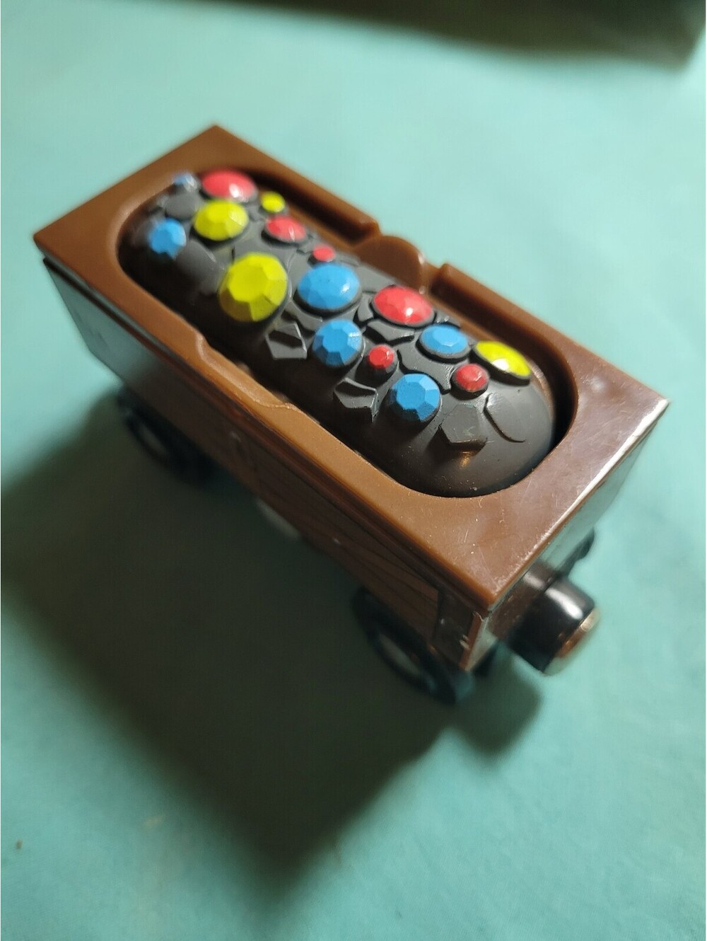 Melissa & Doug Wooden Cargo Train Car Magnetic Freight Car YK10210
